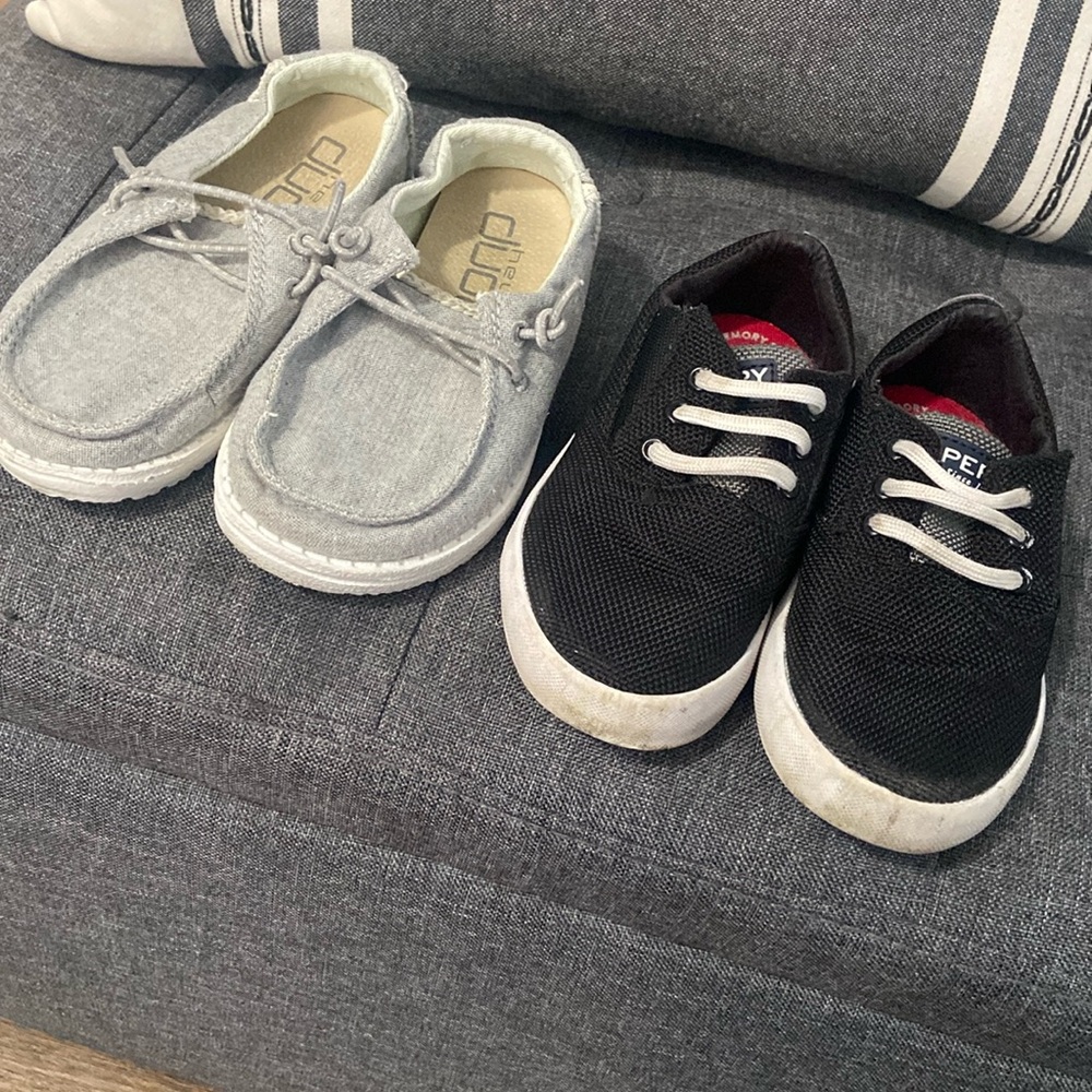 3 pair! Hey dude/sperry/ toms shoes